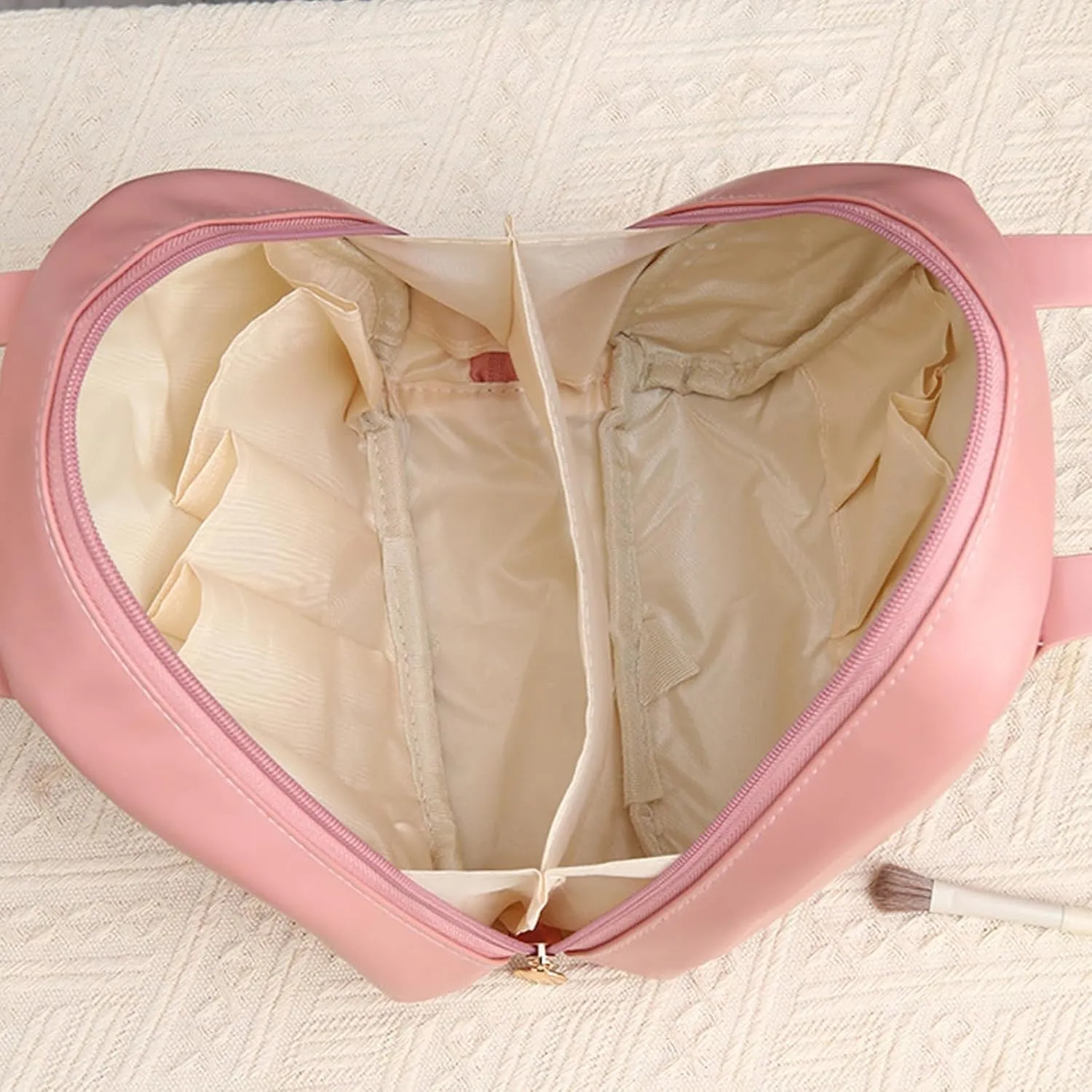Multi-layered Shell-Shaped Cosmetic Bag, Shell Shaped Makeup Bag with Compartments, Waterproof Portable (White)